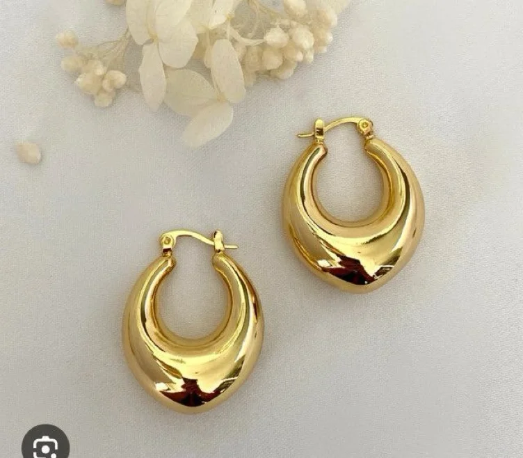 Gold earrings 