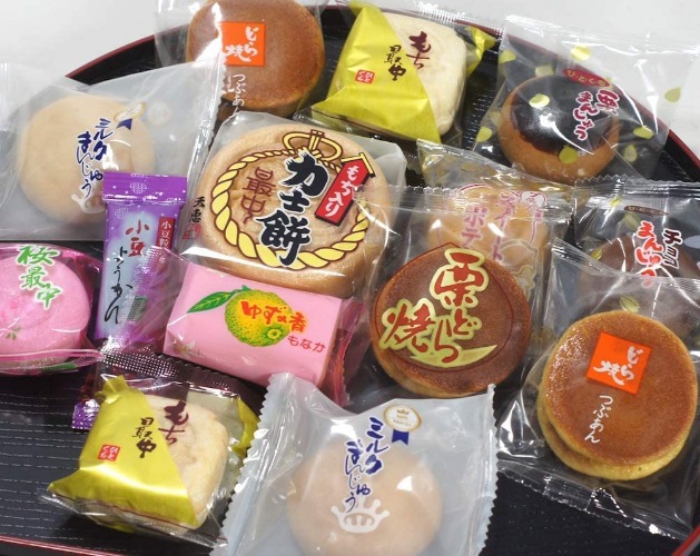 Tomodachi no wa Mix Manju Yokan Dorayaki Baked Red Bean Cake Mochi Assorted 11 kinds set Japanese sweets Wagashi - 