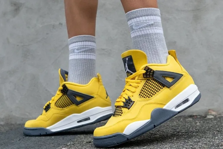 Jordan 4 Lightning