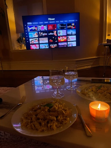 Dinner date with me 😍