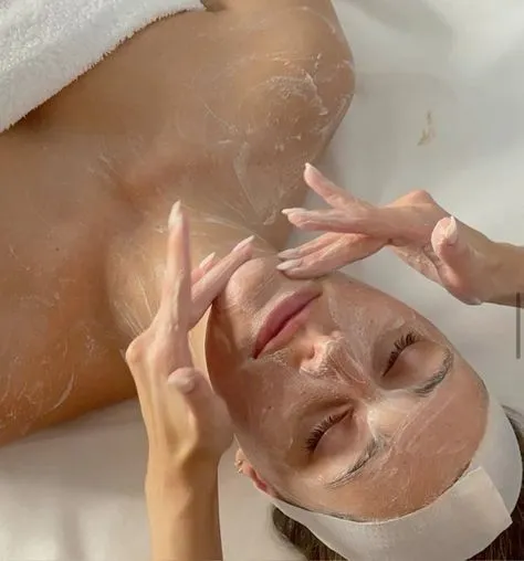 Lucia Clinic ⎪ Skin Boosters & Facials