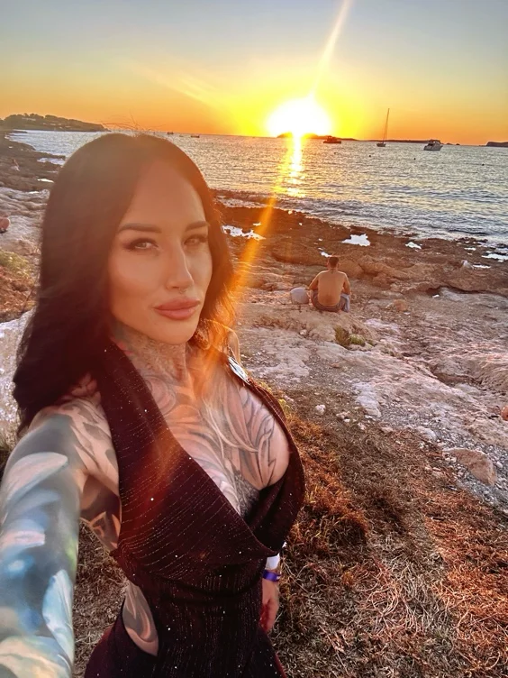 Hot Girl Holiday Fund 