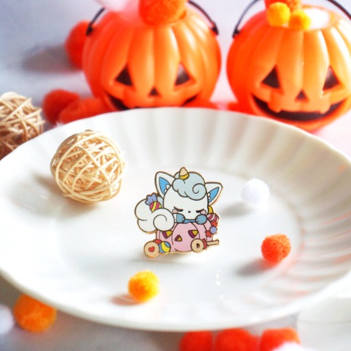 Halloween - Alolan Vulpix Pumpkin Enamel Pin | Standard