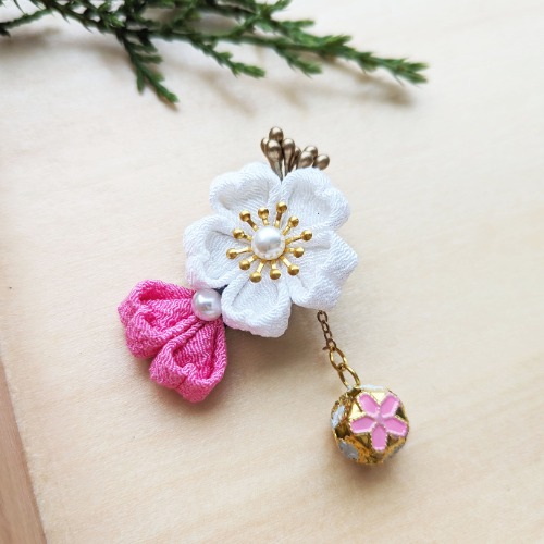 Sakura Petals Hair Clip - White