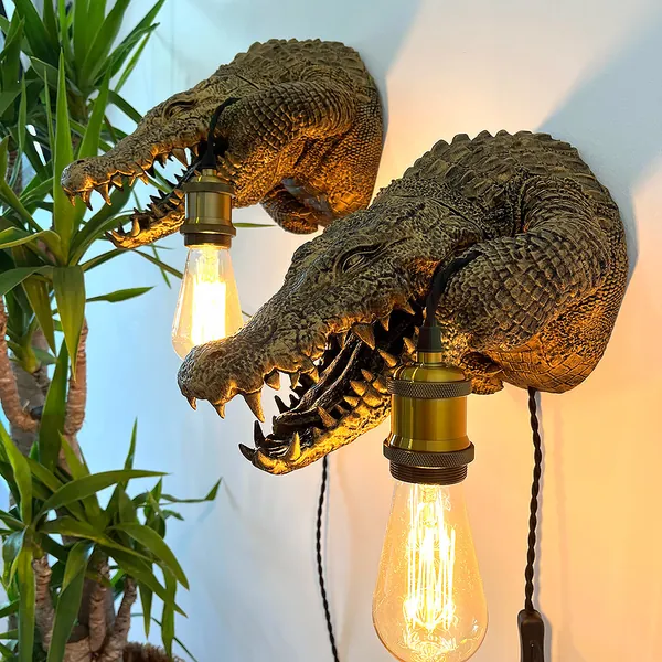Alligator Wall Light