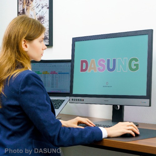 DASUNG Paperlike Color: World First Color E-ink Monitor (25.3-inch) | Dark Knight Version with Frontlight