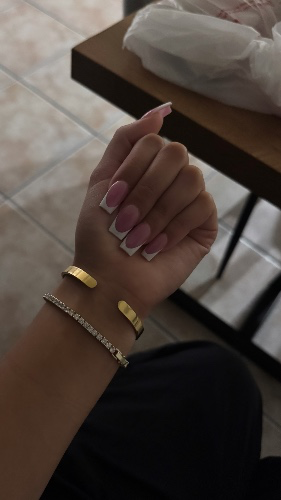 Nails 
