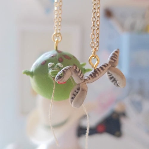 Animal ballons necklaces to share