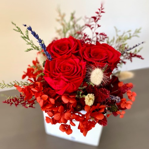 Luxury Floral Kit to Arrange a DIY Centerpiece with 3 REAL Preserved Roses, Hydrangea, Lavender and More! - Red