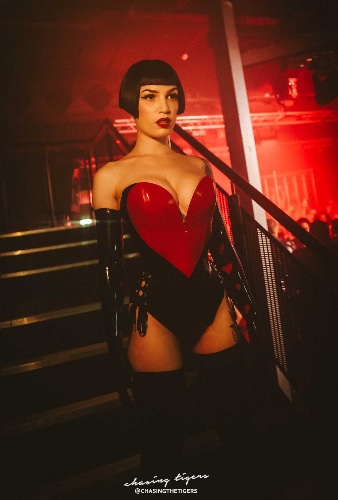 Heartbeat Bodysuit | M / 24"