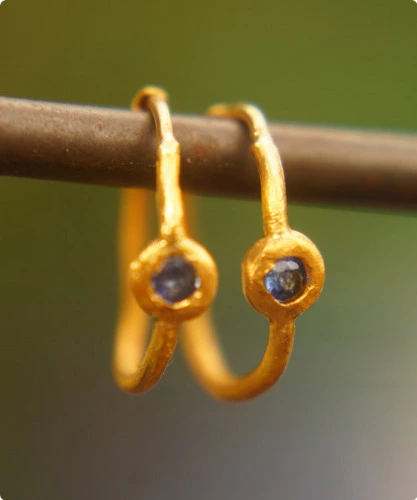 22k solid gold, sapphire earrings 