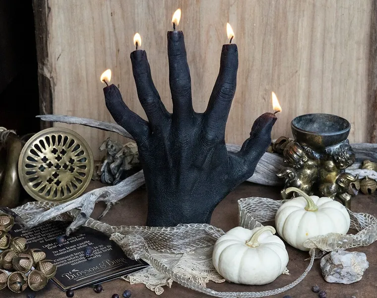 Hand of Glory // Black Beeswax Candle // Wunderkammer // Oddities Macabre Curiosities // Curiosity Cabinet // Goth Witch Gift