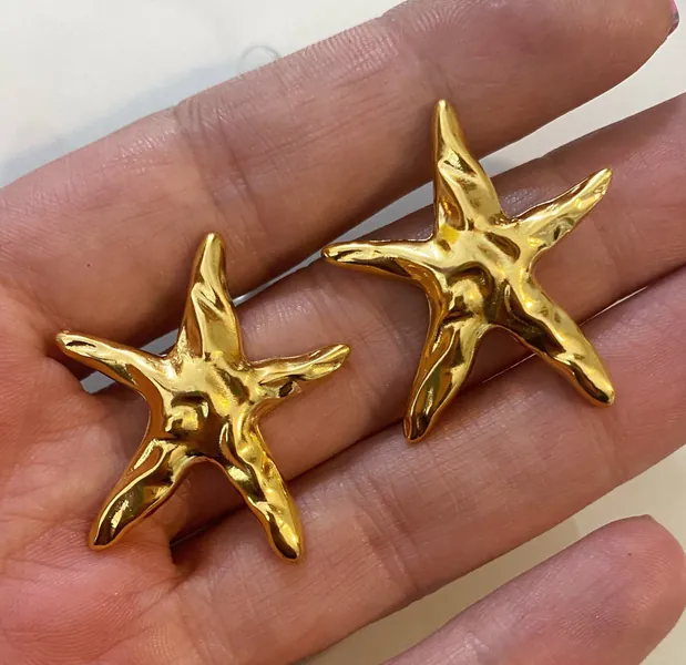 Star fish earrings, large gold tone stud earrings, 2000s style, aesthetic jewelry, chunky kitsch jewelry, mermaid jewelry, statement jewelry