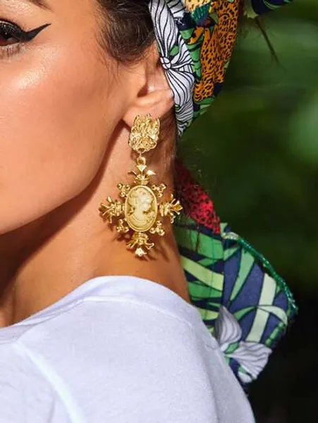 1pair Metallic Embossed Figure Drop Earrings