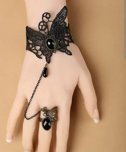Bracelet with black ring 