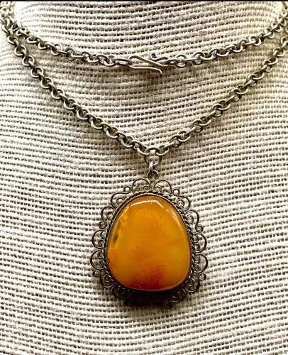 Silver necklace with Amber stone 