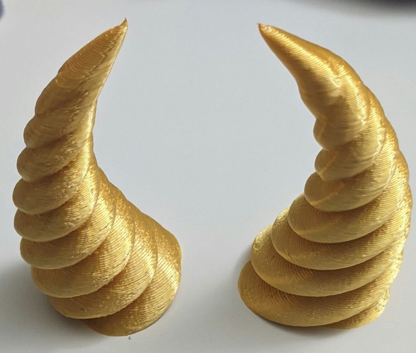 Curved Twisted Ribbed Horns - Small / Green / Yes