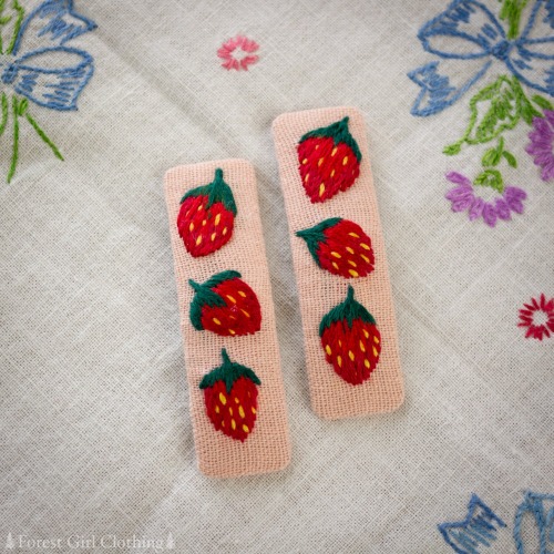 Embroidered Hair Clips - Strawberry (pink)