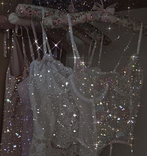 𝒞𝓁ℴ𝓉𝒽ℯ𝓈