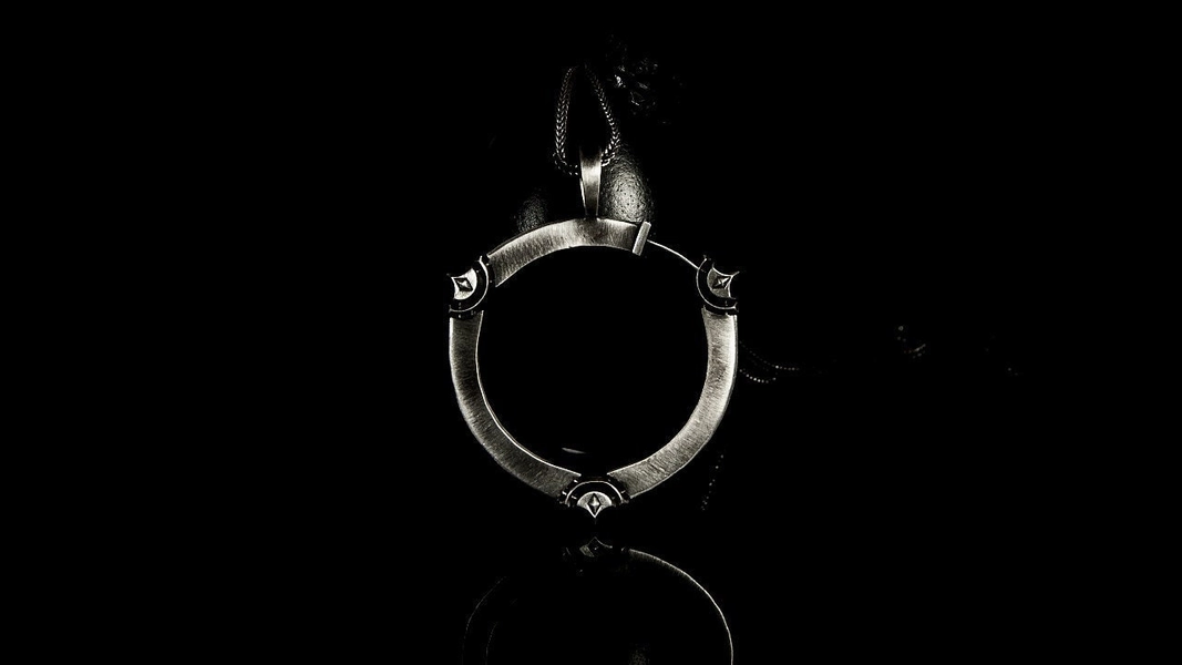 Argento Fatto a mano Qiyanas Weapon Pendant League 