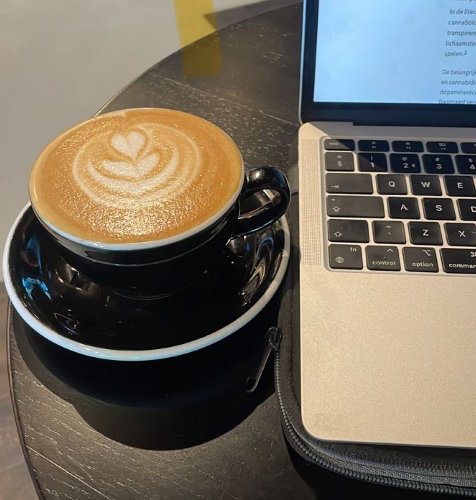 Cappuccino with oat milk and honey 