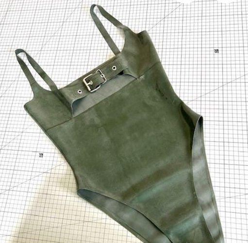 Latex bodysuit from ShhCouture 🖤