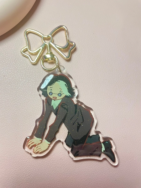 F&C Simon babygirl pose keychain