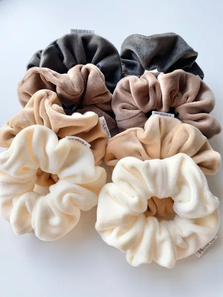 soft velvet scrunches 💗