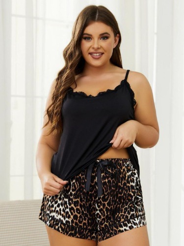Plus Size Lace Trim Scoop Neck Cami and Printed Shorts Pajama Set - Black / 4XL