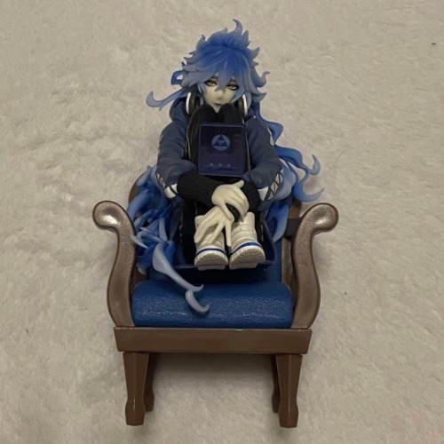 Idia Shroud sitting PVC Figure