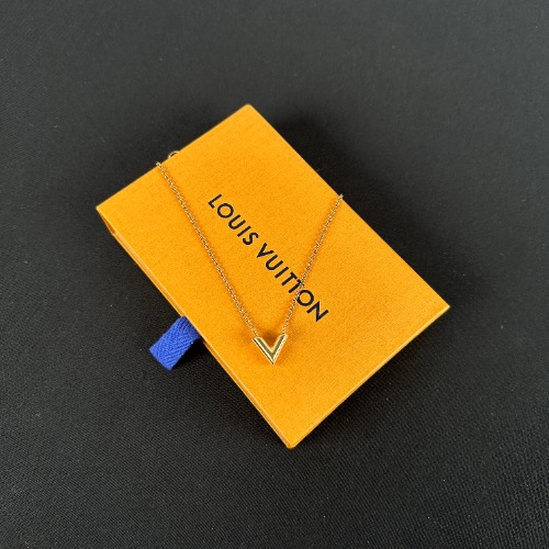 Louis Vuitton Essential V Necklace (OB0119)