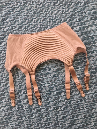 Satin Spiral Stitch 6 Strap Suspender Belt in Biscotti