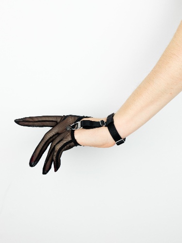 Suspender Gloves in Black
