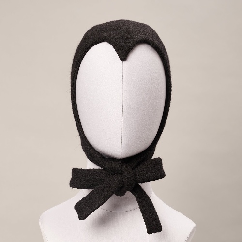 Maila Vintage Style Winter Hood in Black