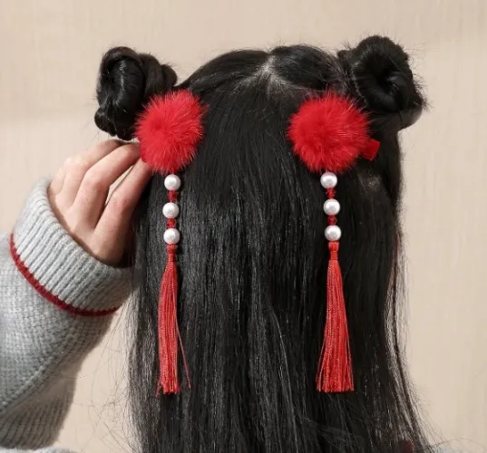 2 peças Grampo de Cabelo de Jacaré com Charme de Borla e Pom Pom