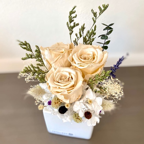 Medium-size floral kit (multiple vase styles and color schemes) - White Cube