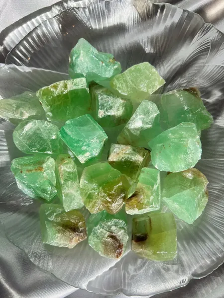 Green Calcite Raw Crystal | Green Emerald Calcite | Rough natural crystal - natural pretty stone ~1 inch