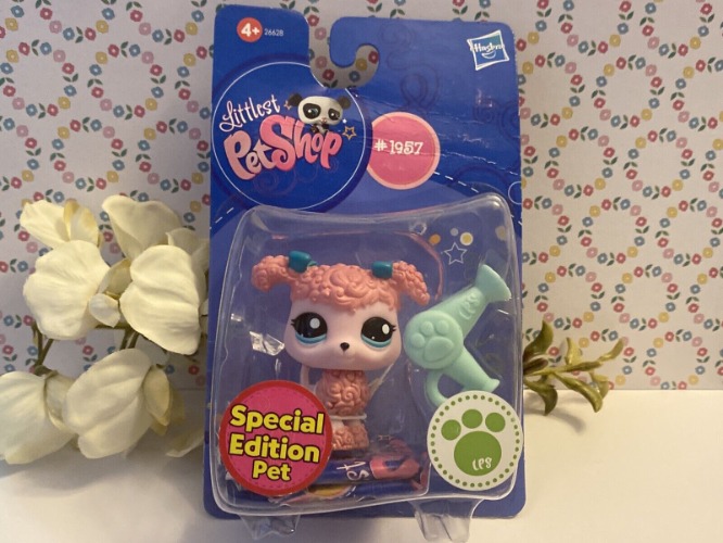 Poodle #1956 Littlest Pet Shop Sealed Euro Aqua Bows Error Box