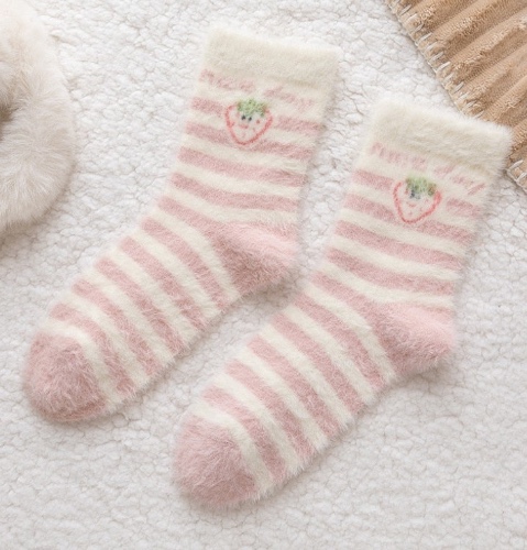 Strawberries & Cream Cozy Fluffy Socks - Strawberry stripe / 35-40