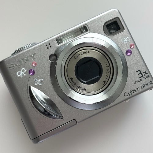 Sony Cybershot W5 Digital Camera

💗 Tested by our...