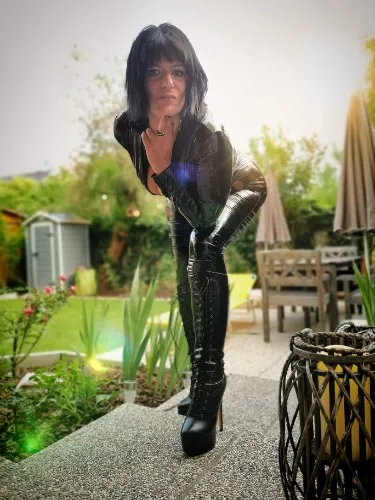 Pay for my appartement and make me smile