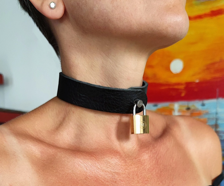 BDSM collar front with lock - custom-made