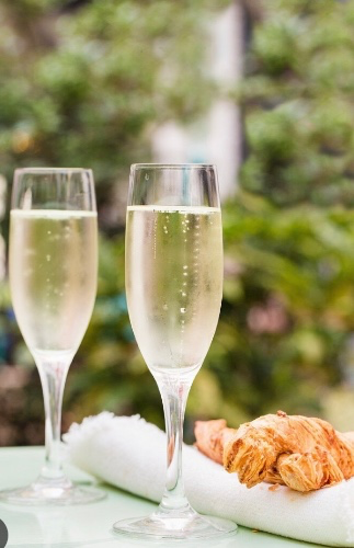 Buy Olivia a drink at the bar