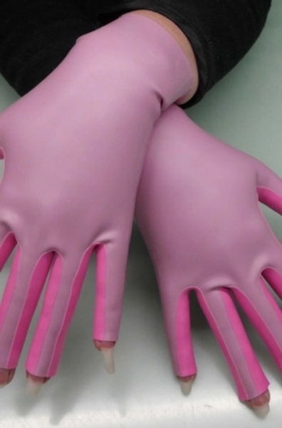 Latex gloves in Plum