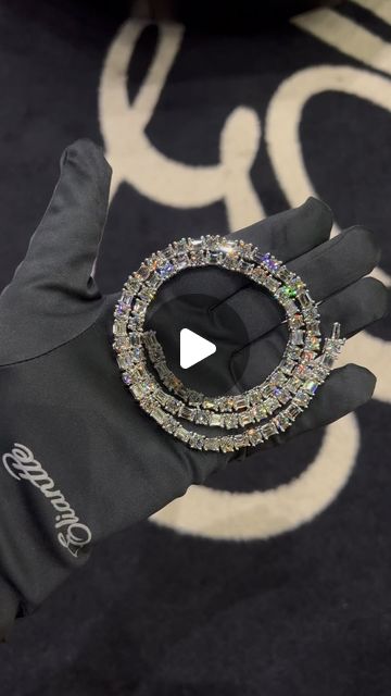 Custom Eliantte & Co: "All of our diamonds are always hand selected. Color & clarity matched. #shouldawenttoelliot"