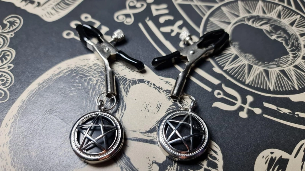 BDSM Nipple clamps with removable pentagram weights