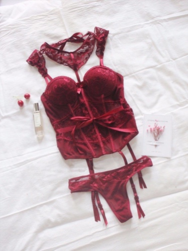Regal Lingerie Set - Red / S