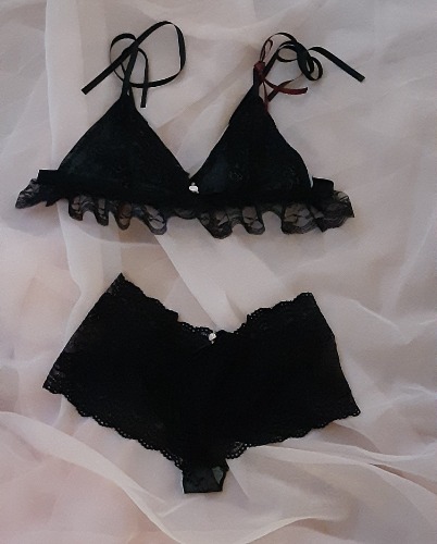 Lingerie set with lined bralette black lace by AkitaArigatosonFashion - S