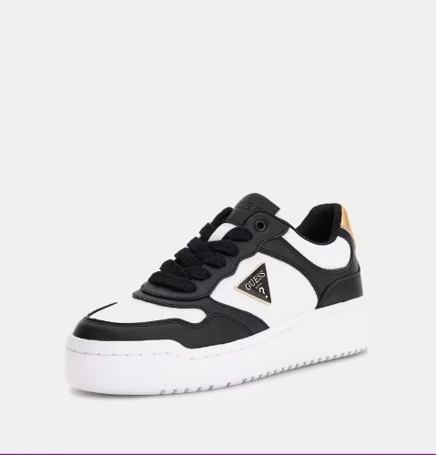 Zapatilla Miriam con logotipo triángulo