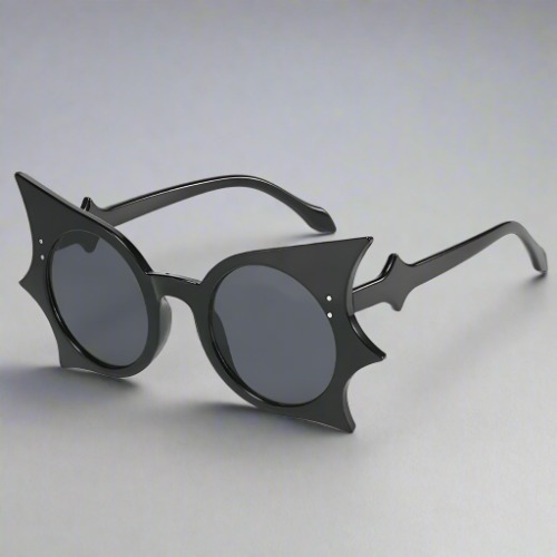 Retro Goth Bat-Shaped Sunglasses - Black / Gray